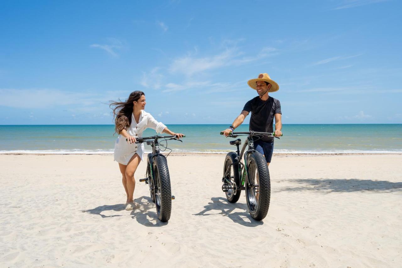 Carmel Cumbuco Resort Екстер'єр фото Biking at the beach